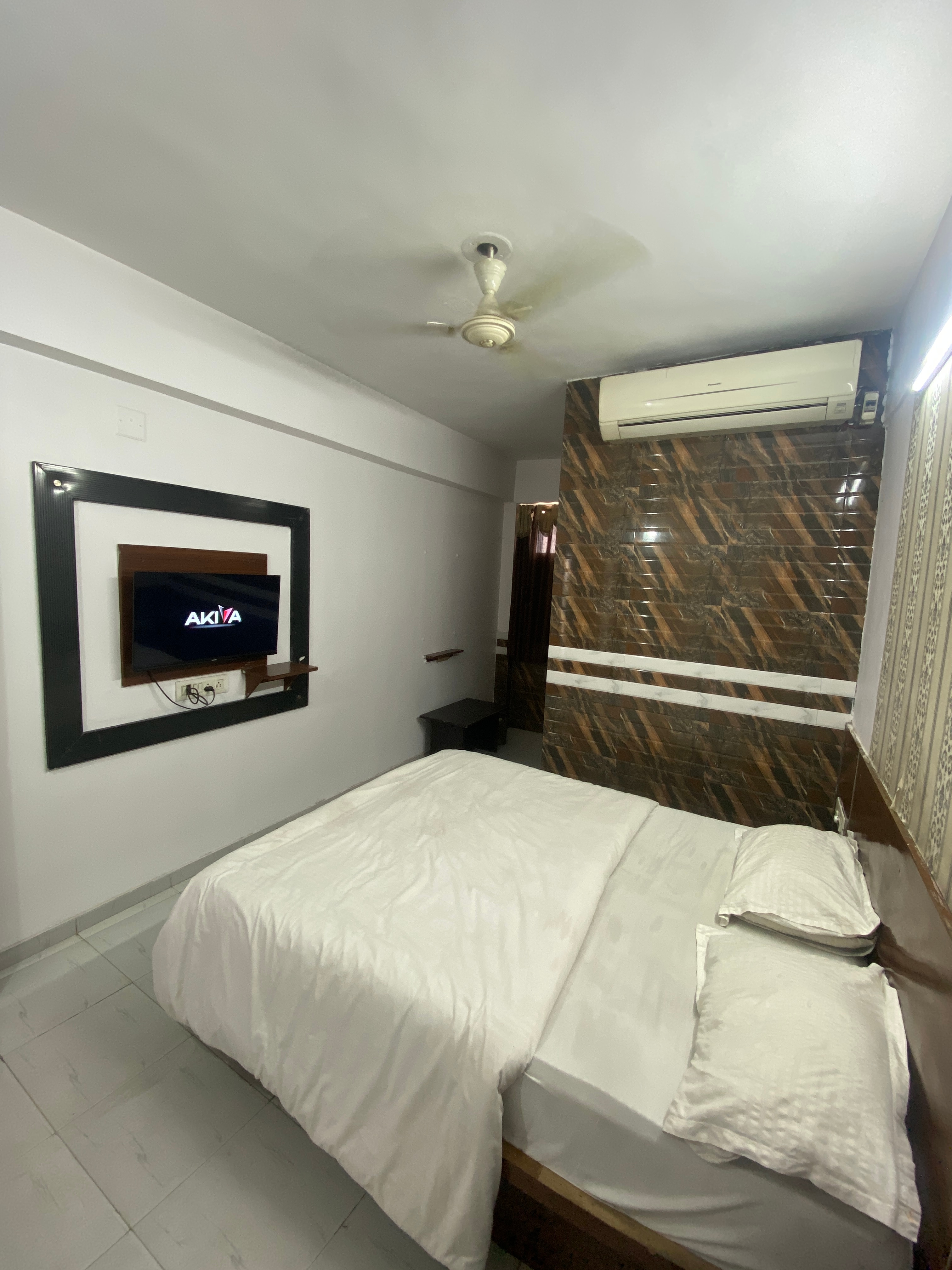 Hotel Anand Palace Inn - Tap to explore photos