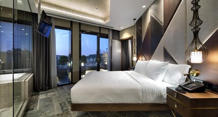 Double Tree by Hilton Hotel Istanbul Piyalepasa Room Type - King One Bedroom Suite Double Tree by Hilton Hotel Istanbul Piyalepasa Room Type - King One Bedroom Suite