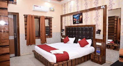 Hotel CM Palace, Varanasi Room Type - Super Deluxe Room