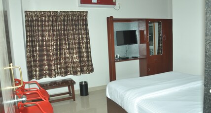 Laven Hotels Room Type - AC DELUXE ROOM