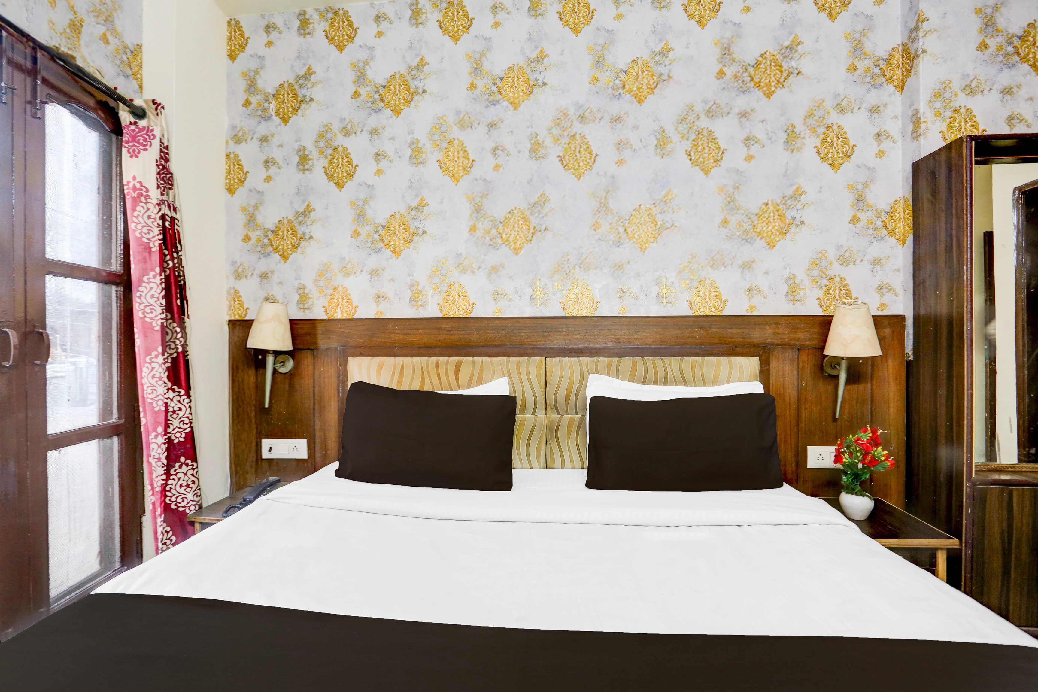 Hotel O by OYO Subhani Building Formerly Hotel Amandeep - Tap to explore photos