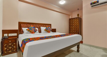 FabHotel JBS Heritage Room Type - Deluxe Room