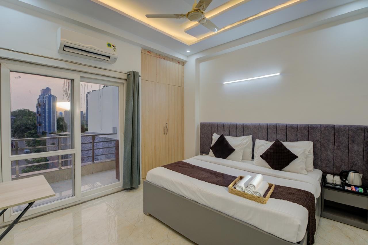 Hotel Aura Homes Near Artemis Hospital - Tap to explore photos
