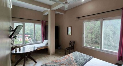 The Baba Benison Stays - 200 Metre From Temple Room Type - Triple Bed Room With View