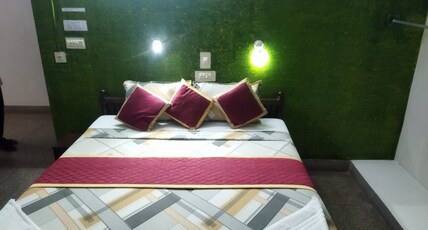 Hotel Moonlight Room Type - Deluxe Room AC