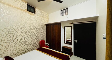 DIVINE NEST Room Type - The Deluxe Budget Room