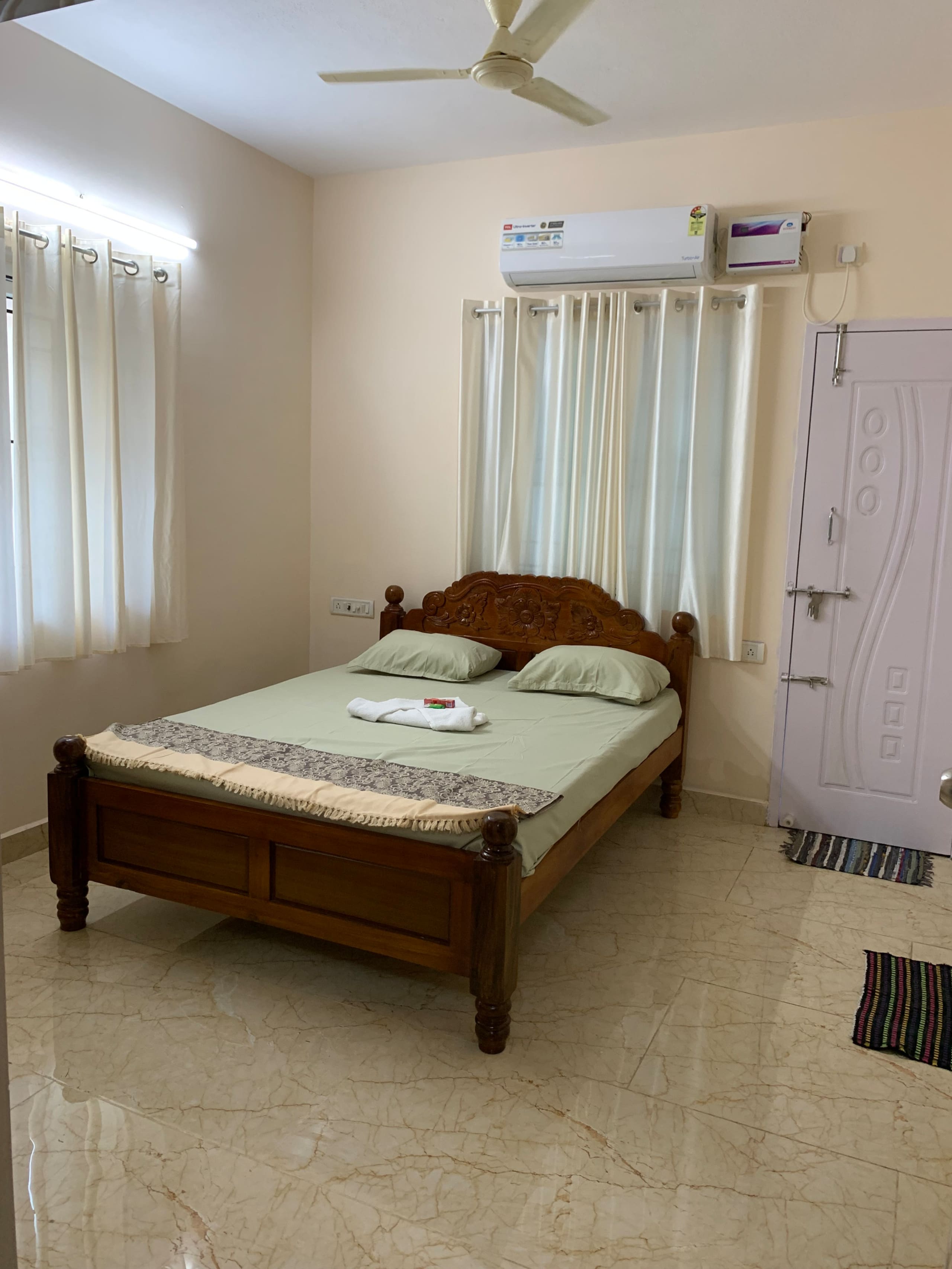 NEW Three Bedrooms with Free Parking - Tap to explore photos