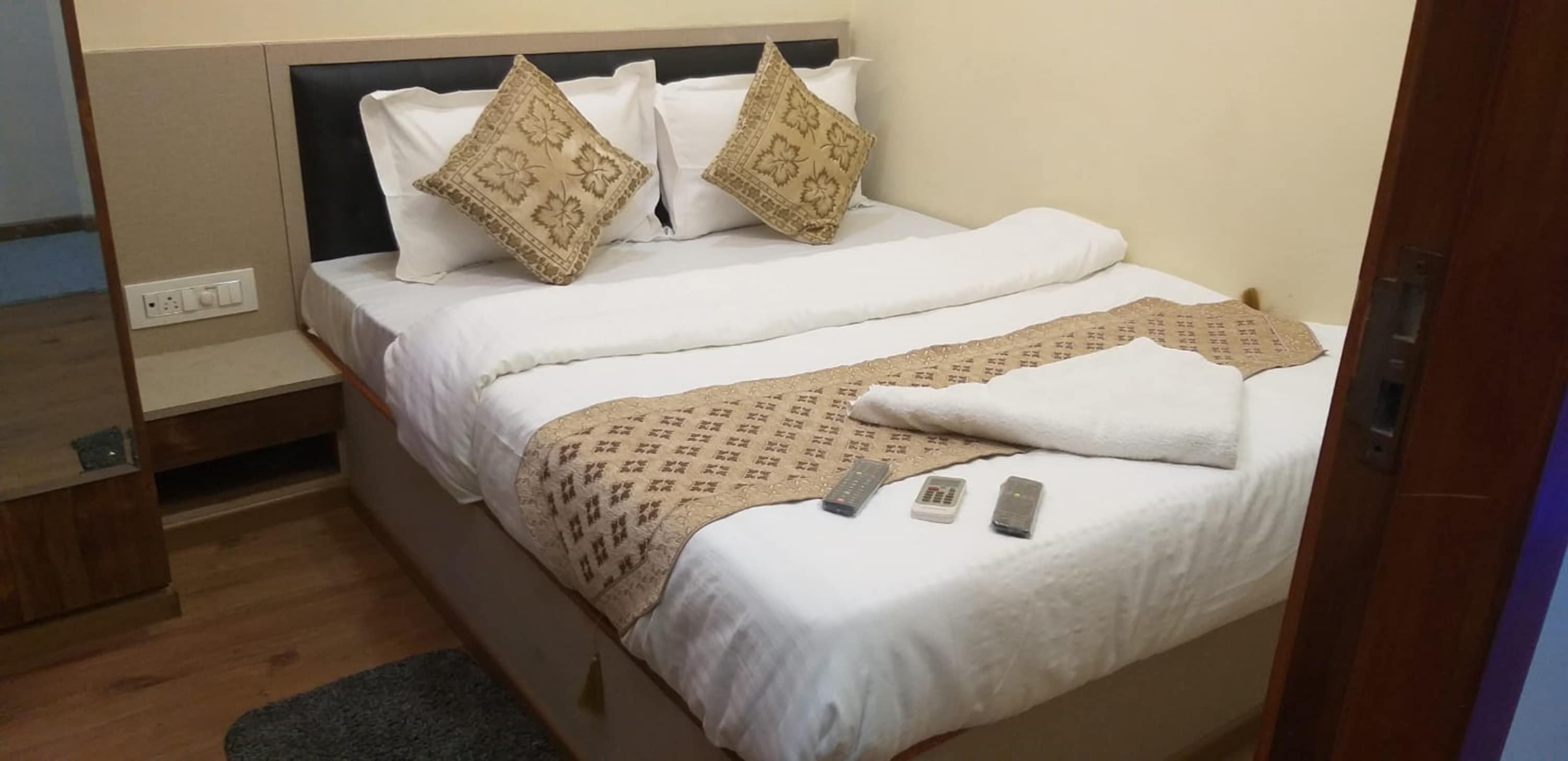Yatri Residency Luxury Rooms - Tap to explore photos