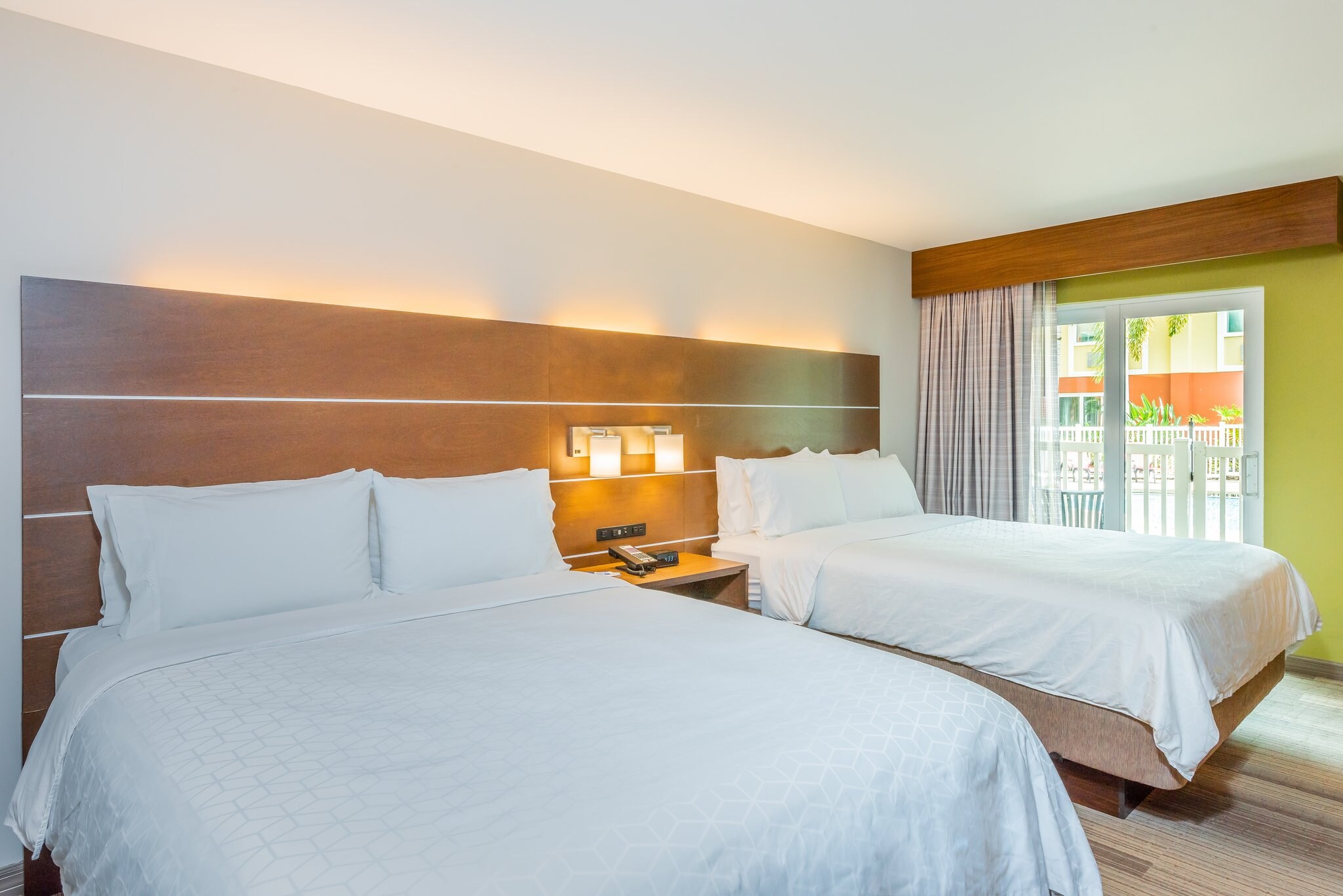 Holiday Inn Express Hotel & Suites Bradenton West - Tap to explore photos