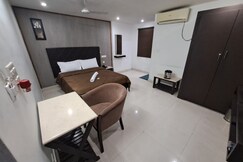 HOTEL MEENA PARADISE