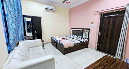 Gopal Hotel And Palace Room Type - Deluxe Triple Room