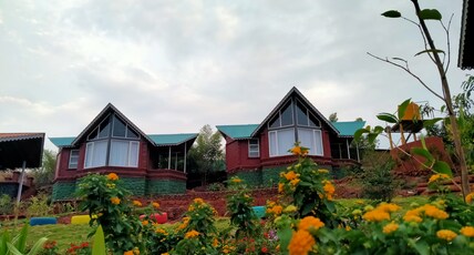 Holygram Krushi Paryatan Room Type - Hirkani Deluxe double bed room