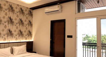 Hotel JVIN PALACE Room Type - Deluxe Room with Balcony Hotel JVIN PALACE Room Type - Deluxe Room with Balcony