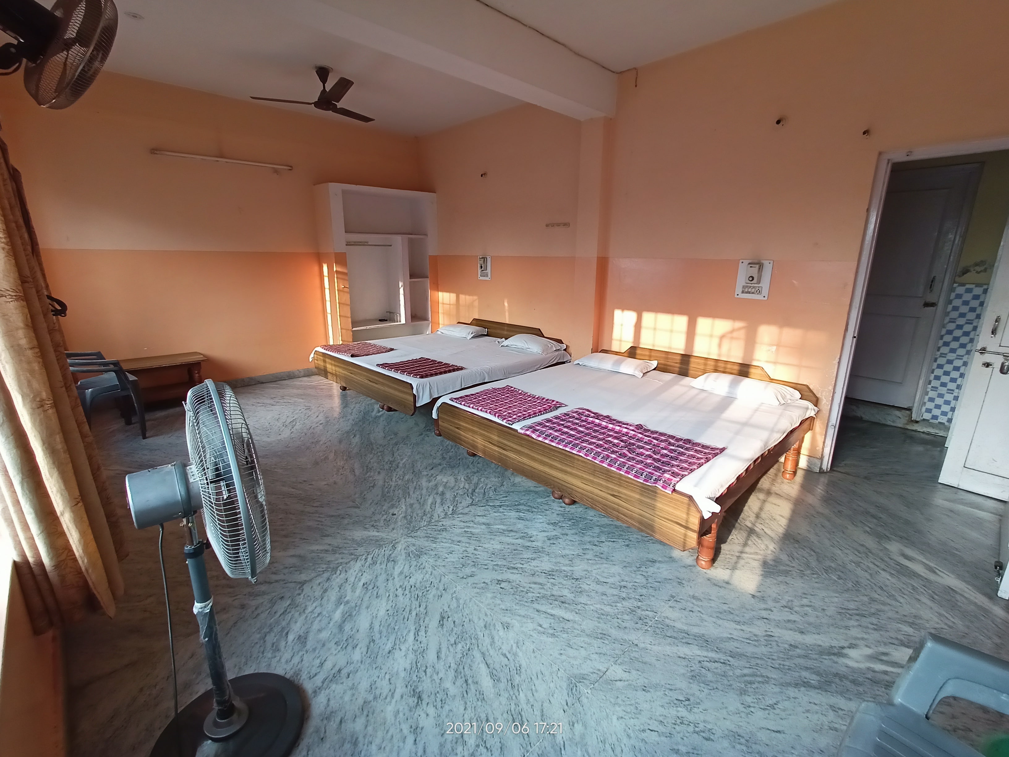 Supreme Guest House - Tap to explore photos