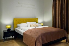 Ashtapadi Tourist Home | 1 km from Ernakulam Railway Station