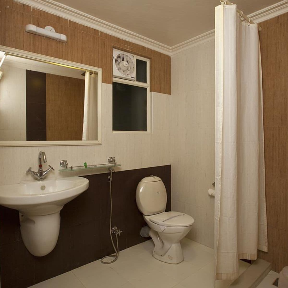 Hotel Sealord - Tap to explore photos