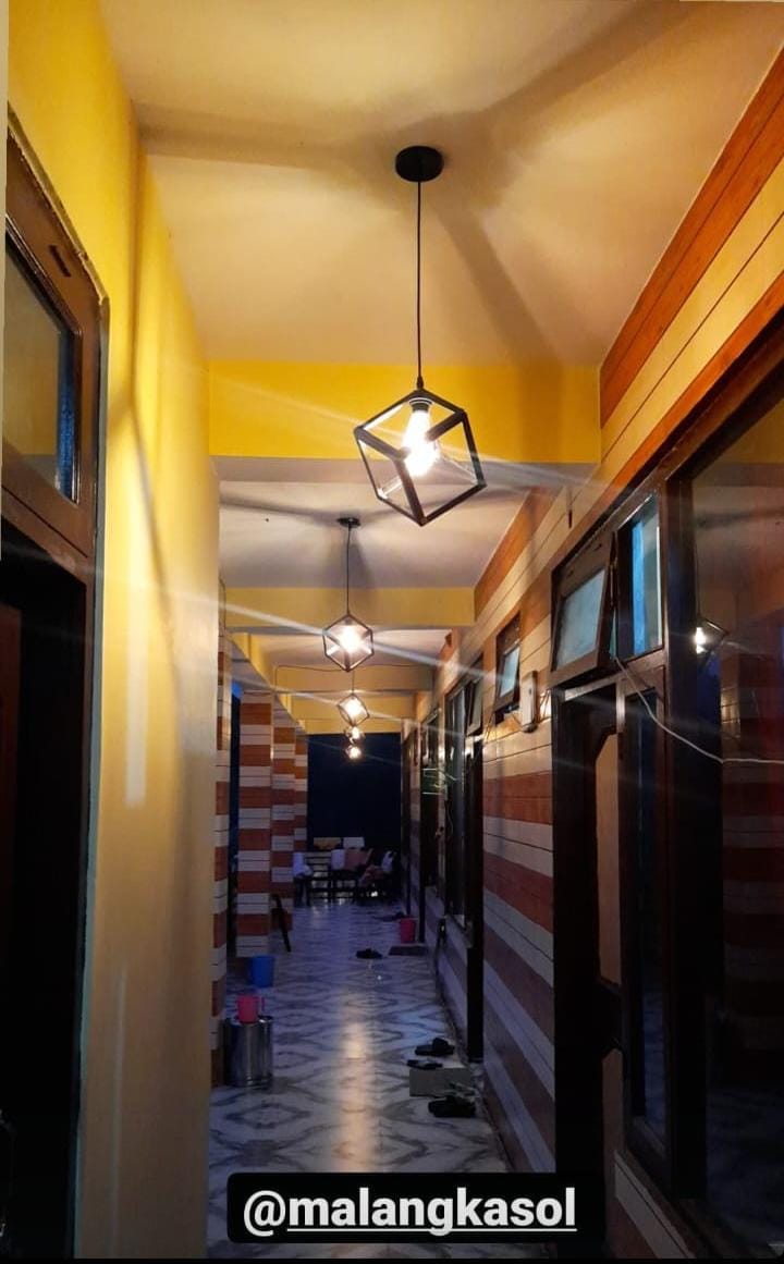 Malang Cafe - Tap to explore photos