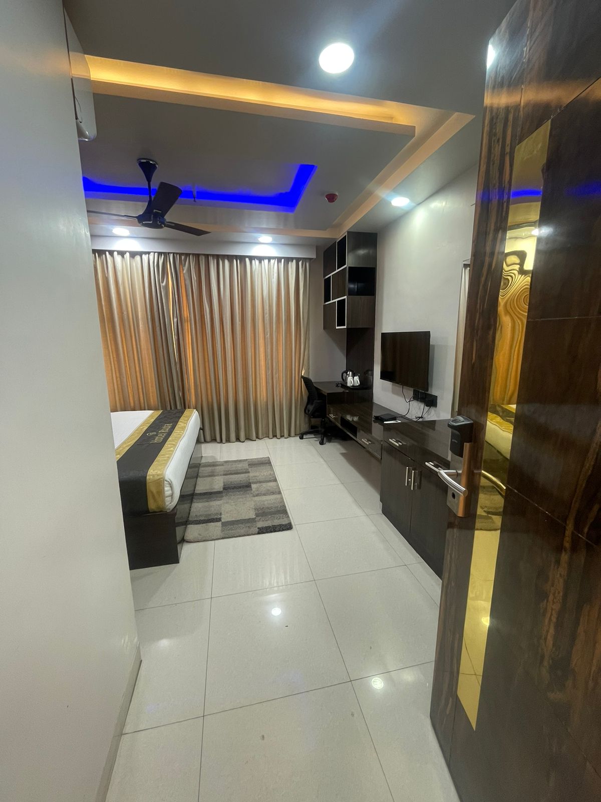 Hotel Rudra - Tap to explore photos