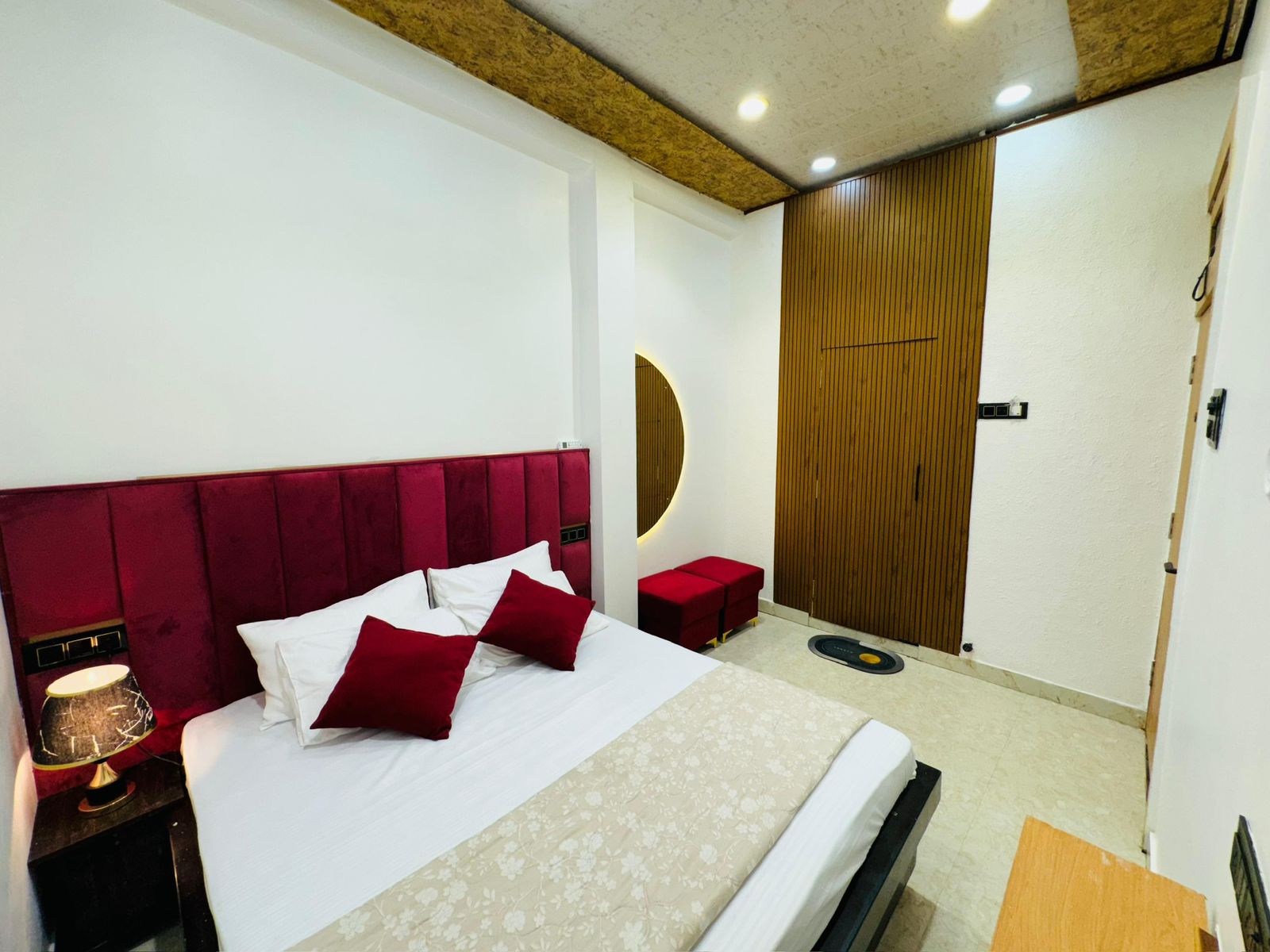 Golden palace - Tap to explore photos