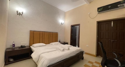 The Ratnakar Bhawan | A Heritage Homestay Room Type - Superior King Room The Ratnakar Bhawan | A Heritage Homestay Room Type - Superior King Room