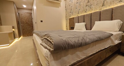 Majestic Manor Room Type - Pinnacle Studio