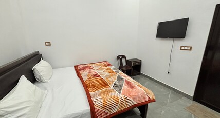 Shri Saryu Darshan Inn Room Type - Bedroom 2