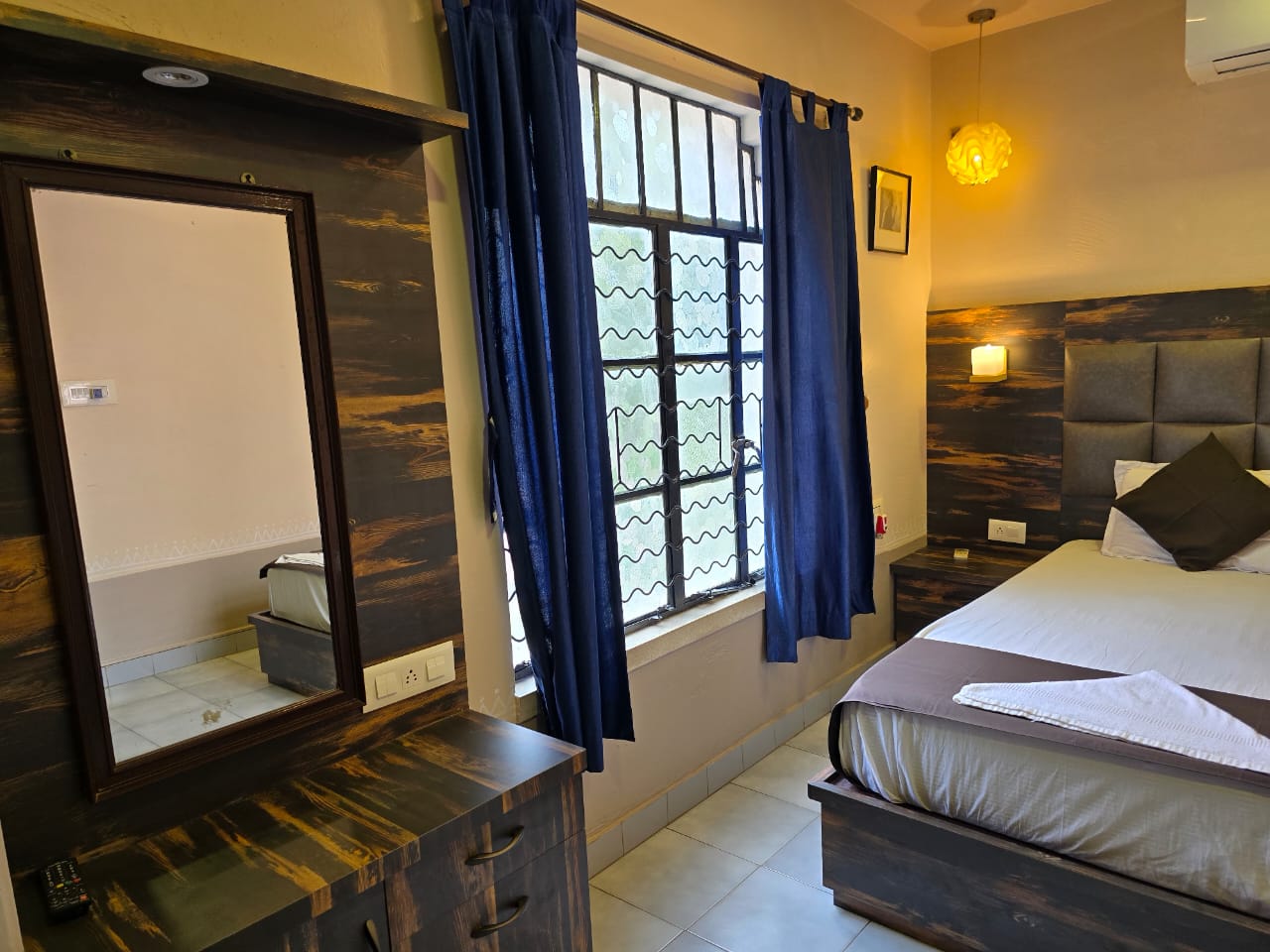 Park Guest House - Tap to explore photos