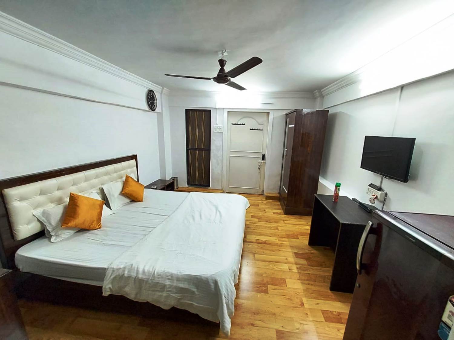 STS Hometel Goregaon - Tap to explore photos