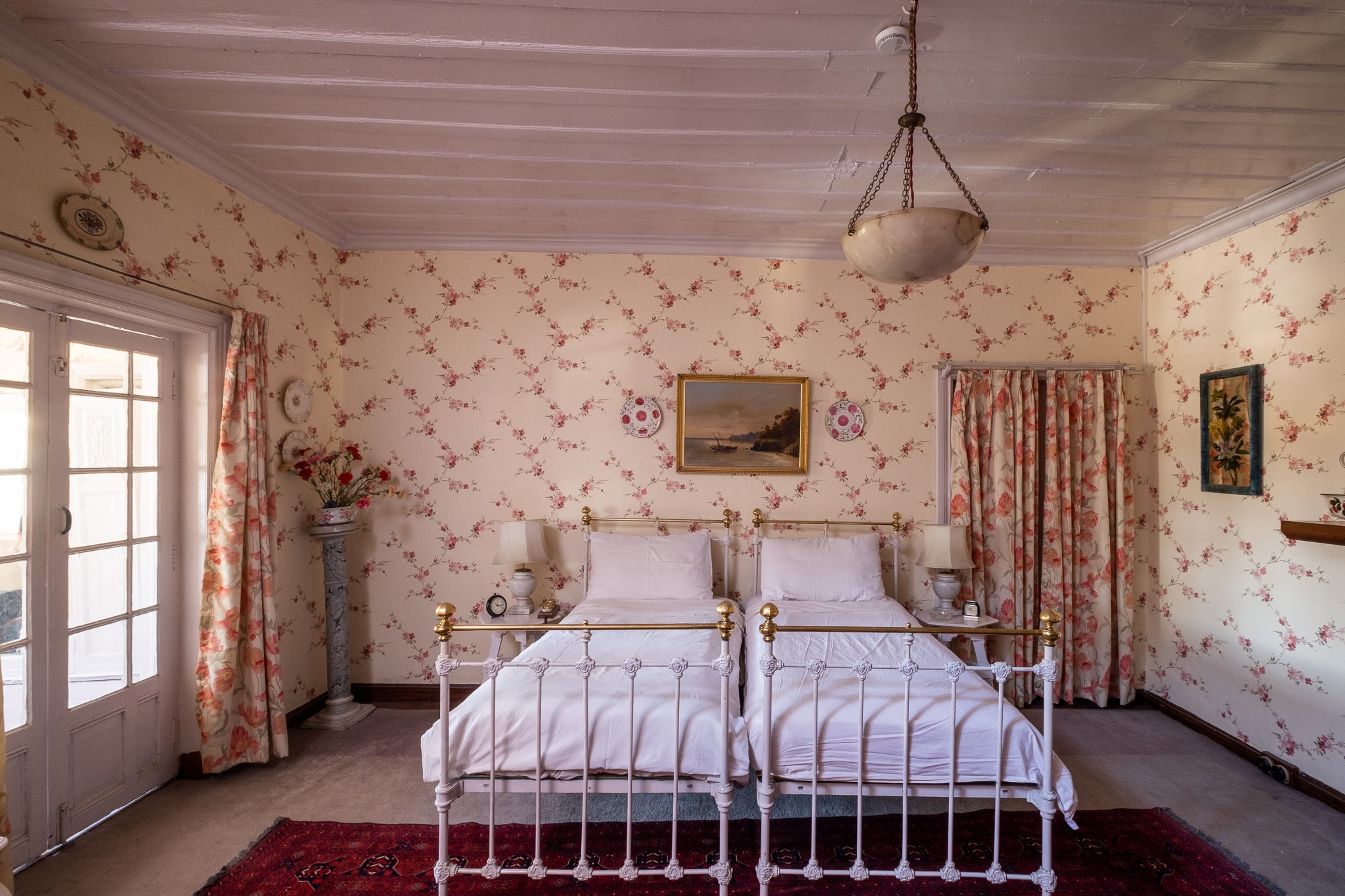 Chapslee Hotel - Tap to explore photos