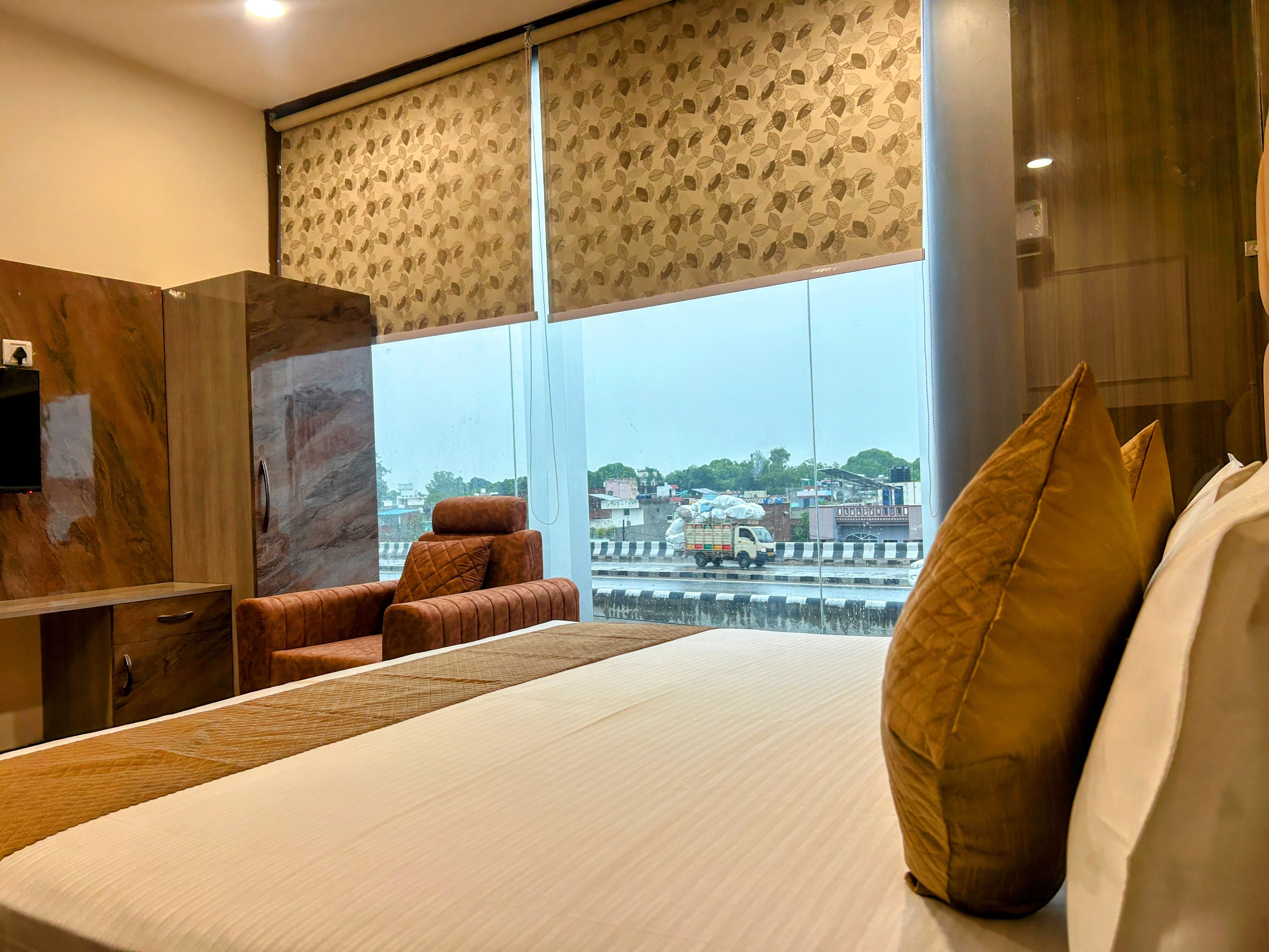 Hotel Sky Nest - Tap to explore photos