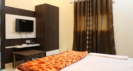Yash Hotel and Restaurant Room Type - Deluxe Ac Room