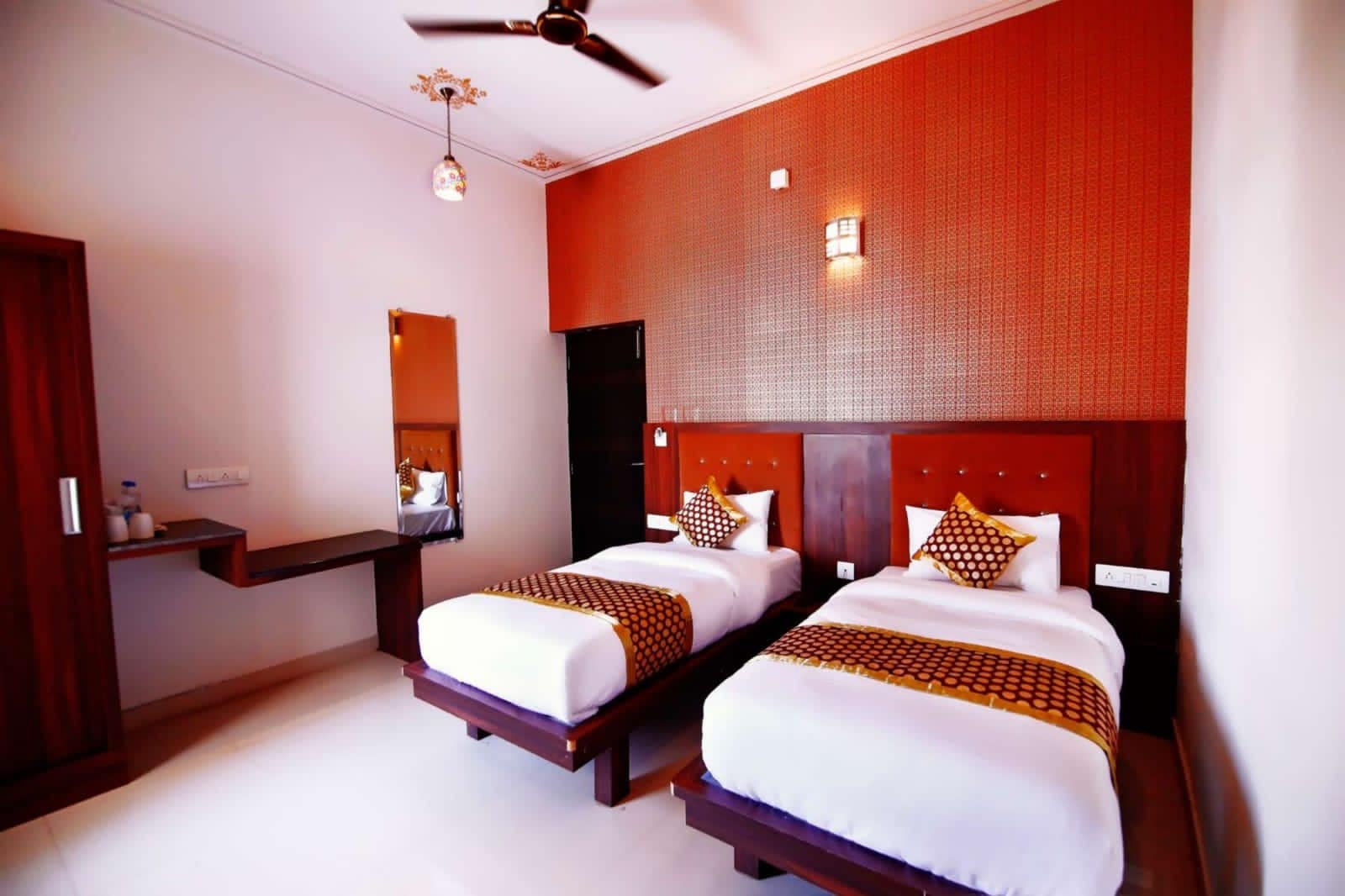 HOTEL VR - Tap to explore photos