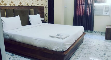 Hotel Raghubeer Temple Room Type - Standard Room outside Bathroom