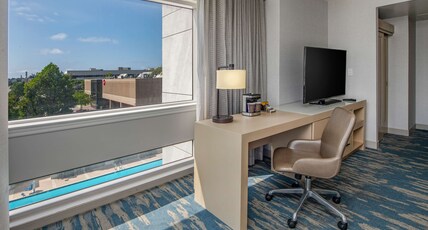 DoubleTree by Hilton LAX - El Segundo Room Type - 2 QUEEN CORNER OVERSIZED