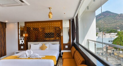 Sara Happy Stay Room Type - Royal Suite with View