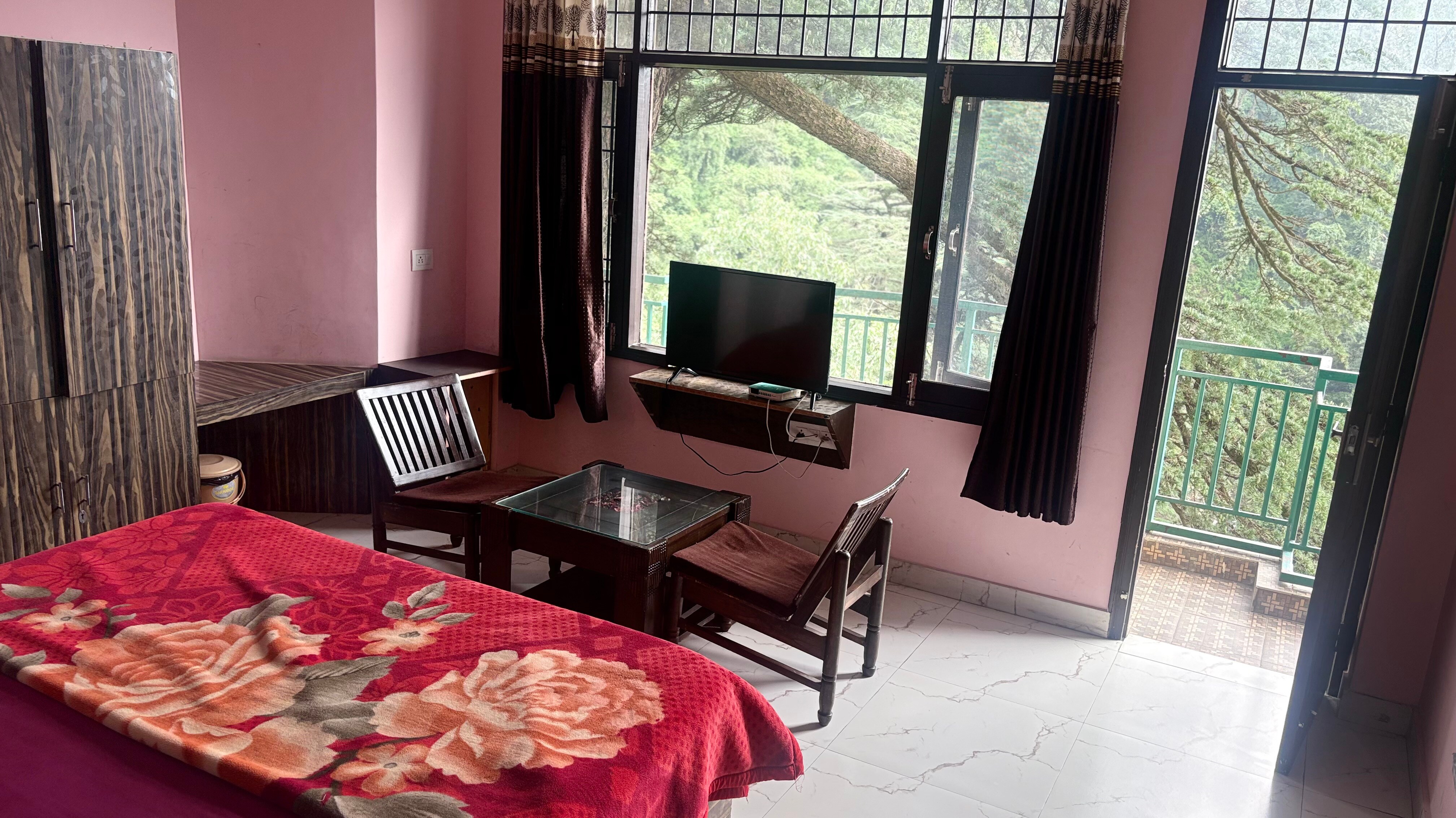 Shimla stays - Tap to explore photos