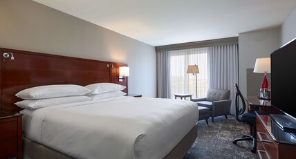 DoubleTree by Hilton Minneapolis Airport, MN Room Type - 1 KING BED