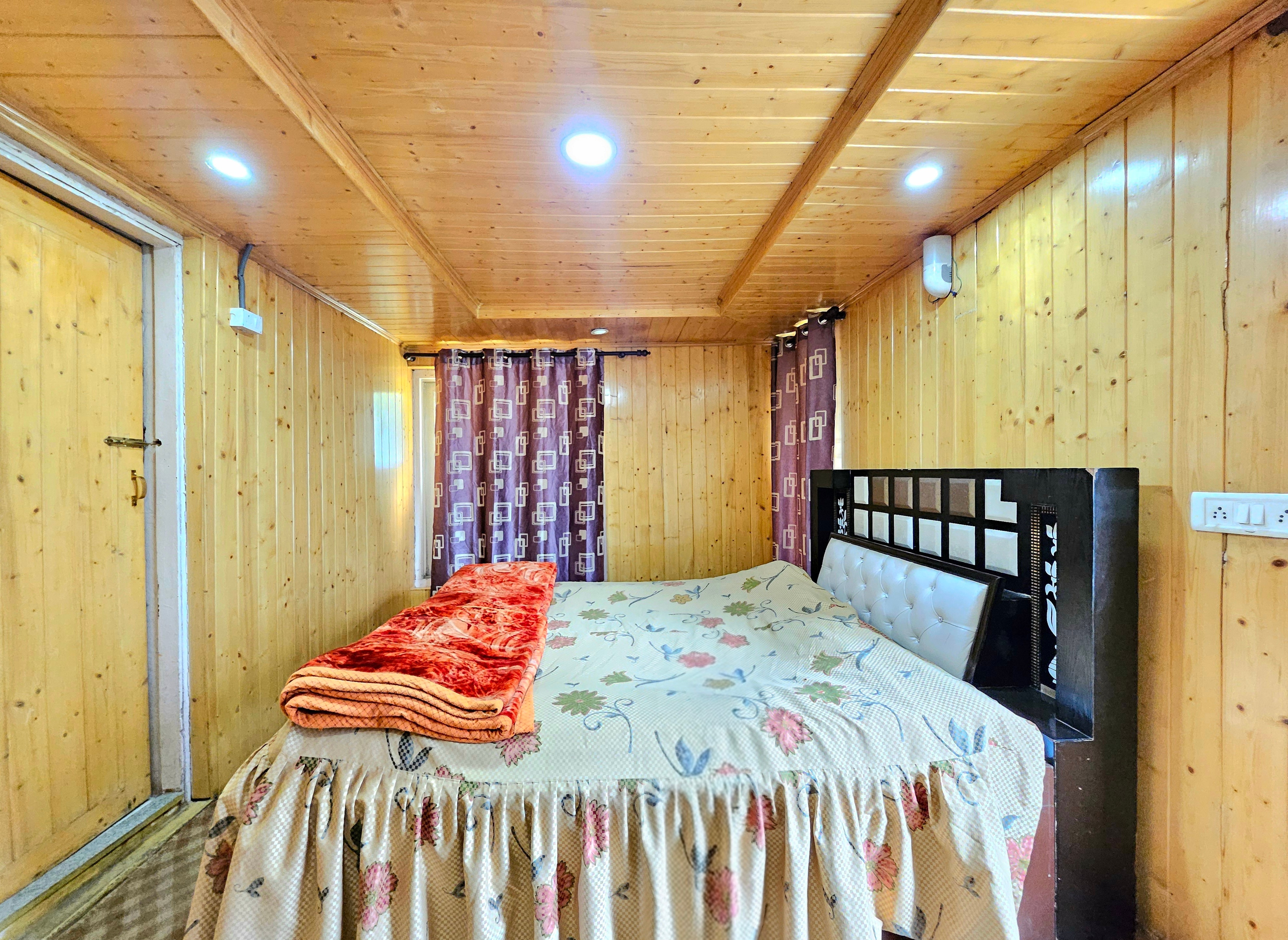 JKTDC Gulmarg Hutments - Tap to explore photos