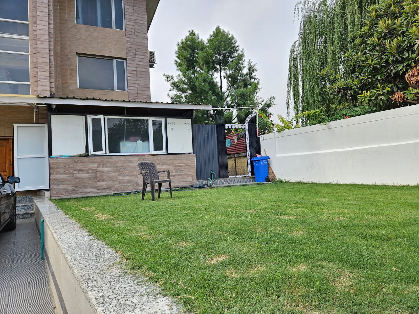 Gee Een Residency - Tap to explore photos