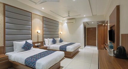 hotel royal square Room Type - Triple Deluxe Room