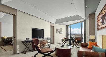 Hilton Shigatse Room Type - KING DELUXE SUITE