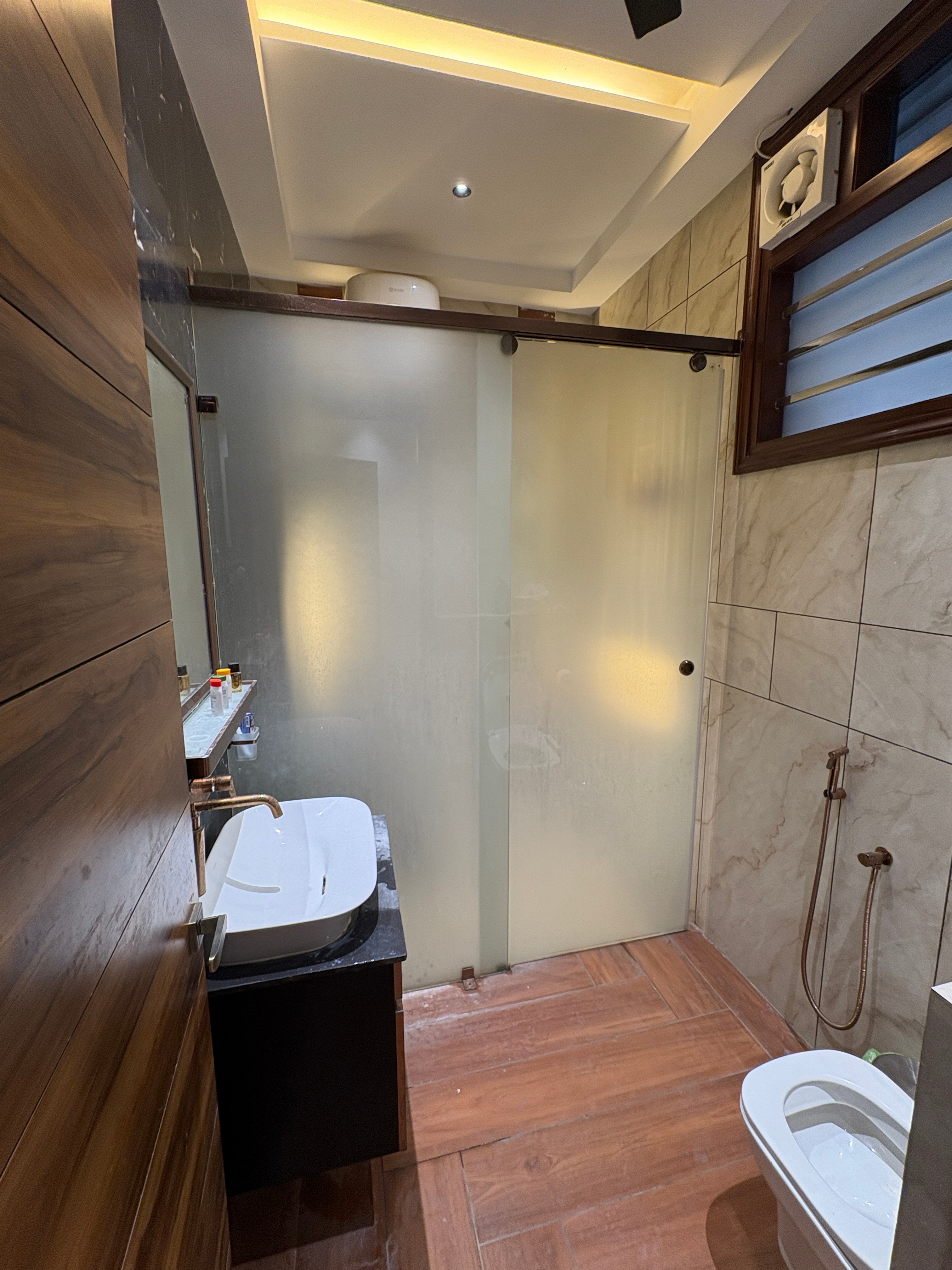 Awesome HomeStay - Tap to explore photos