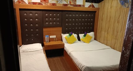 Flatties @ Mall Road Room Type - 102