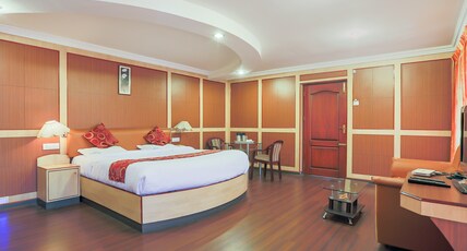 Hotel Alakapuri Room Type - Suite with Bath Tub