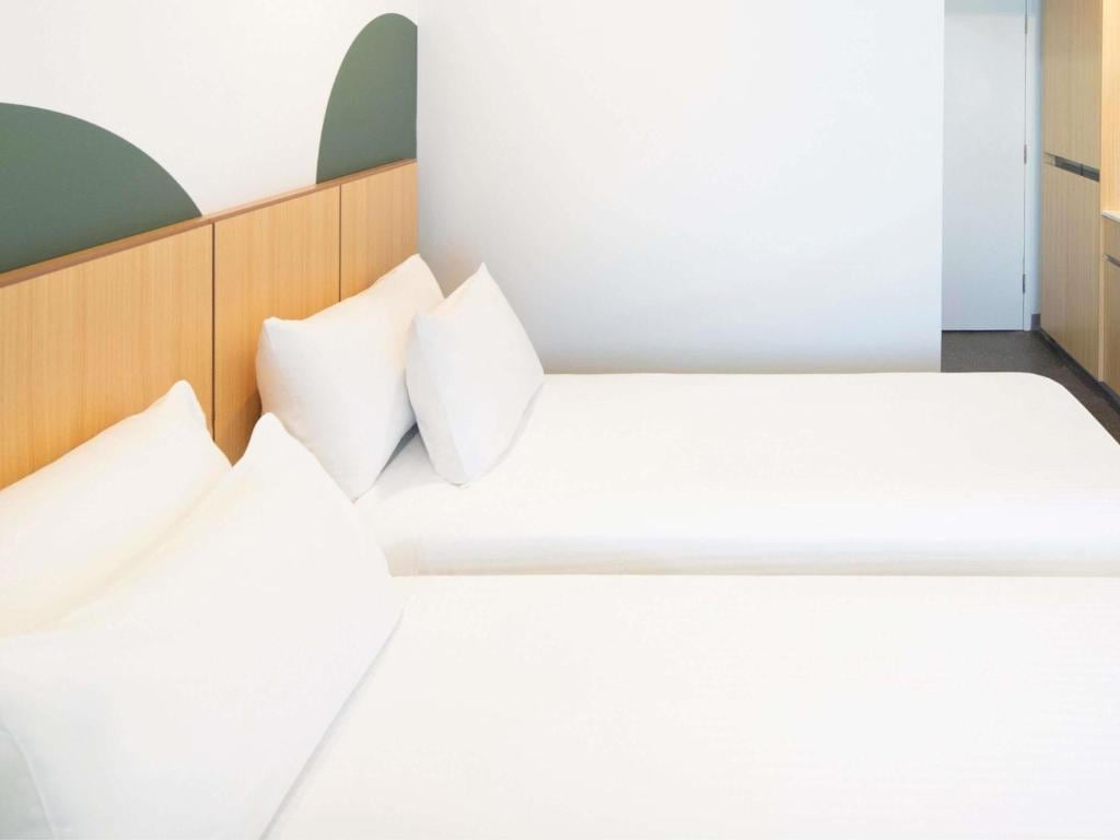 ibis Styles Sydney Central - Tap to explore photos