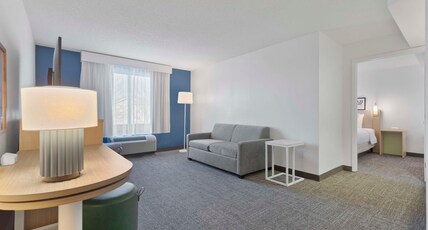 Spark by Hilton Greensboro Room Type - 1 KING SUITE