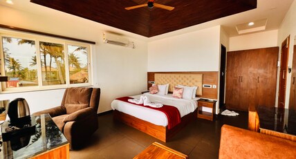S cliff Black Beach Resort Room Type - Superior Partial Seaview Room