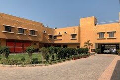 Shehnai Garden Hotel & Restaurant