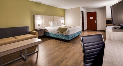 Best Western Sandy Inn Room Type - 1 King Bed, Mobility Accessible, Bathtub, Non-Smoking, Full Breakfast