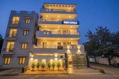 FabHotel White House BNB - Nr. Yashobhoomi Convention Centre